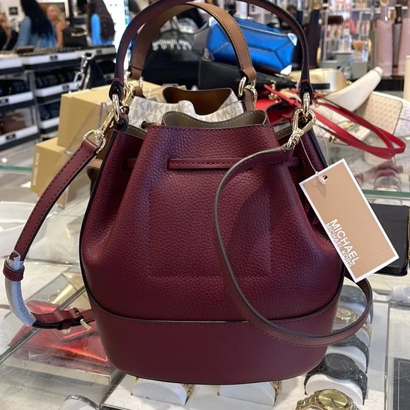 MICHAEL KORS
Reed Medium Pebbled Leather Bucket Bag
Dark Cherry
NWT - Picture 5 of 16